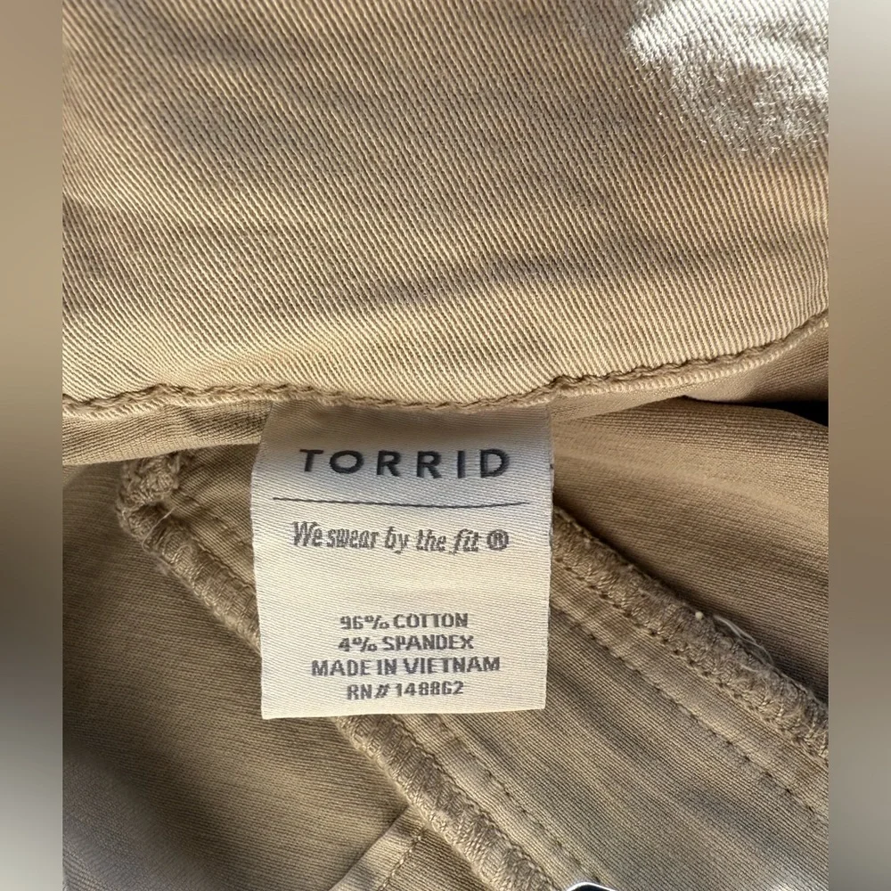 NWT Torrid Stone Belted Twill Shorts size 12 - Picture 5 of 6